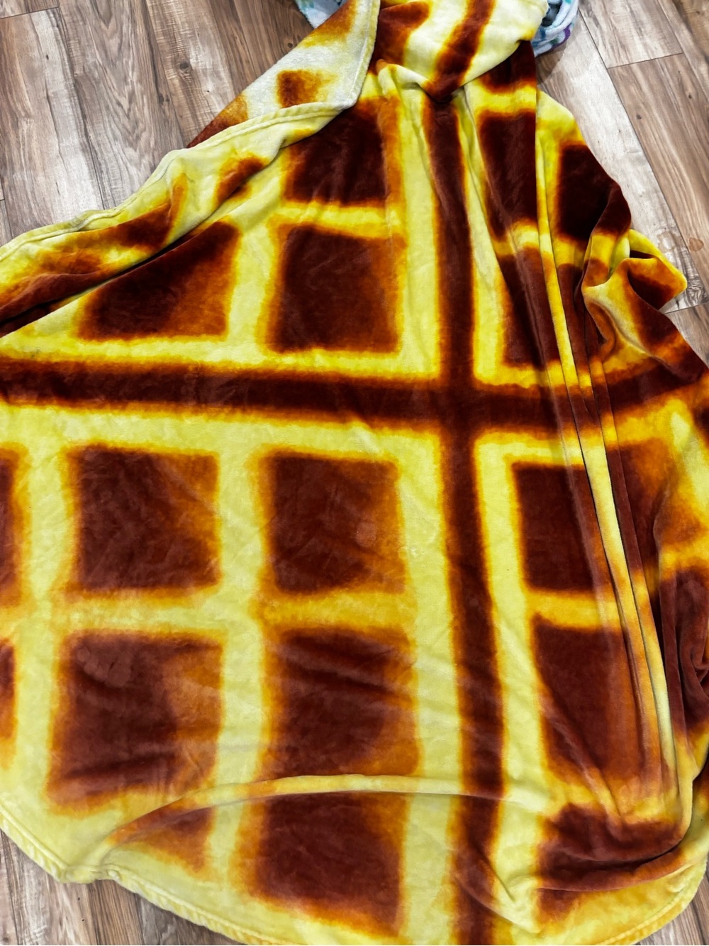 Plush Waffle-Pattern Throw Blanket Yellow & Brown Cozy Food Inspired Comfy Soft